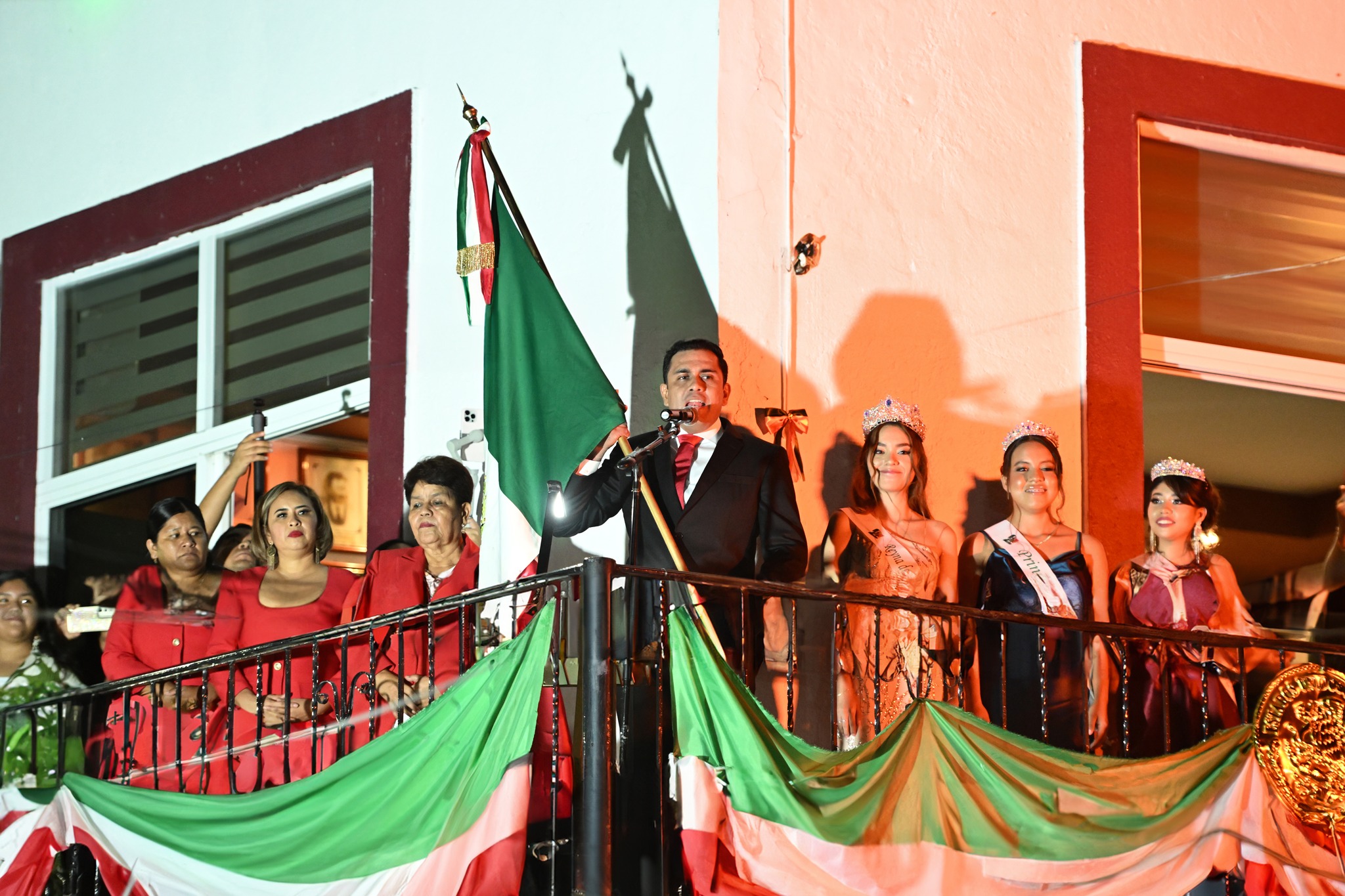 TRADICIONAL GRITO EN CONMEMORACIÓN DEL 214 ANIVERSARIO DE LA INDEPENDENCIA DE MÉXICO